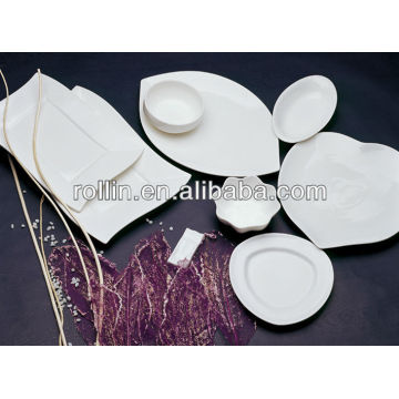 Комплект посуды для посуды с тонкой белой фарфоровой посудой, столовая посуда